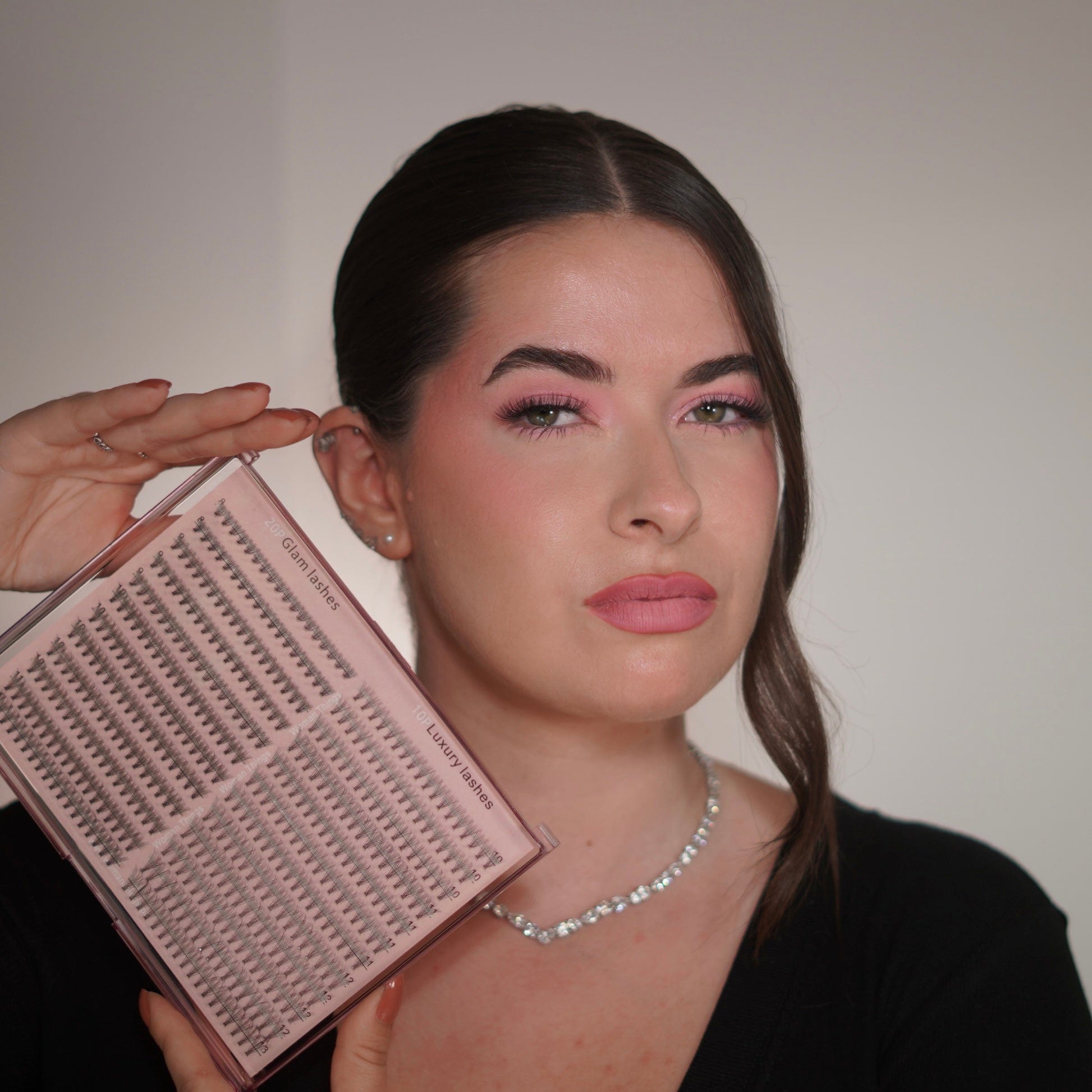 Luxury Lashes - WomanThings