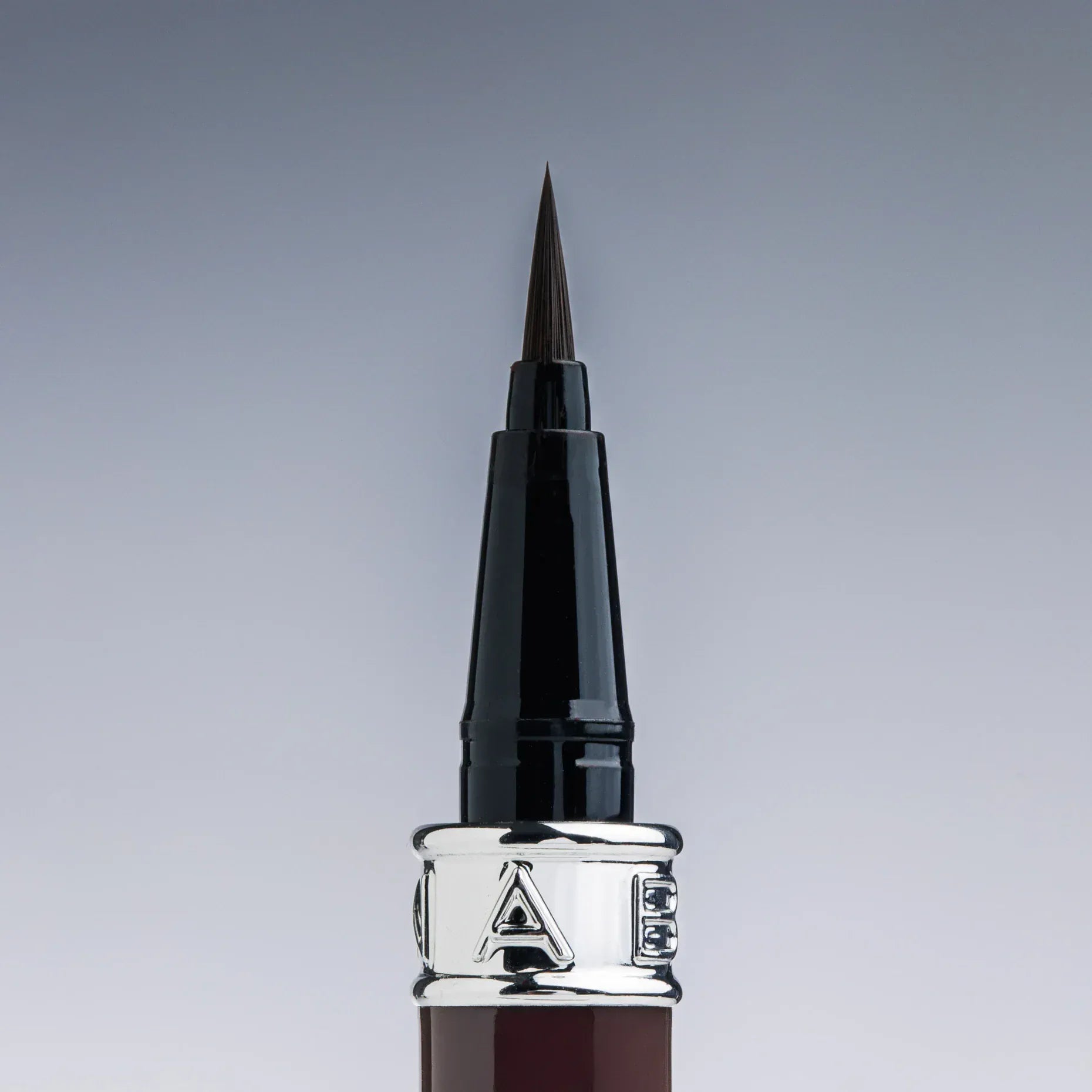 Eyeliner em caneta Castanho